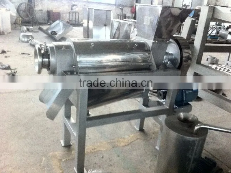Coconut halving and juicing machine