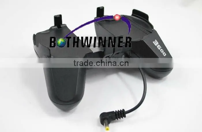 Rechargeable grip for PSP
