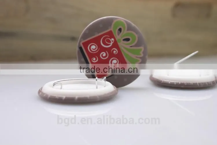 VOGRACE Souvenir anime button badge for Christmas Day