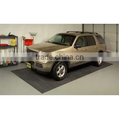 Studded rubber floor mat