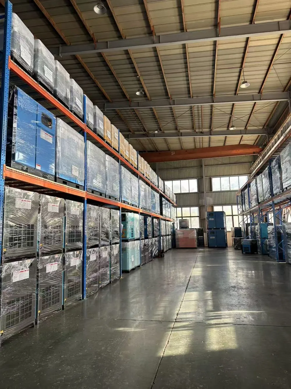 Screw air compressor warehouse