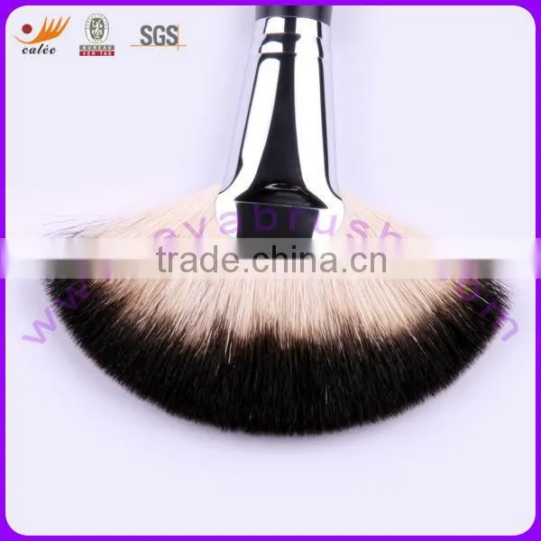 Wood Handle Aluminum Ferrule Cosmetic Fan Brush
