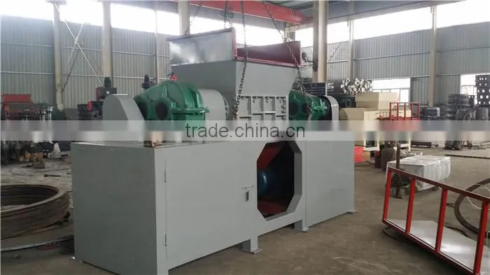 Metal cans shredding machine