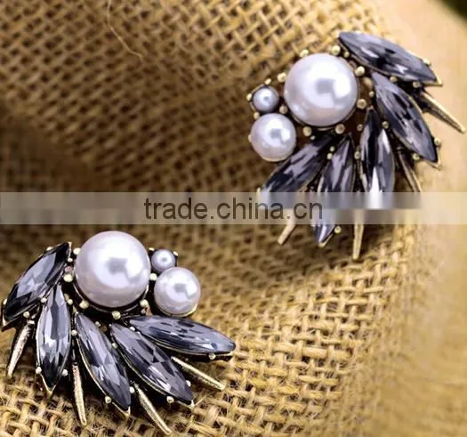 Fashion wholesale lady irregular imitation pearl diamond stud earrings
