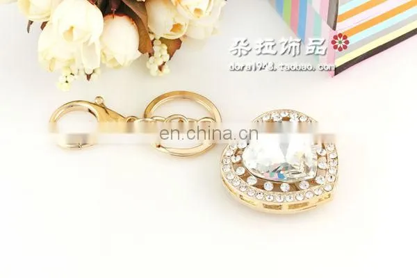Cheap golden metal frame with transparent rhinestone keychain heart shaped CD-KD045