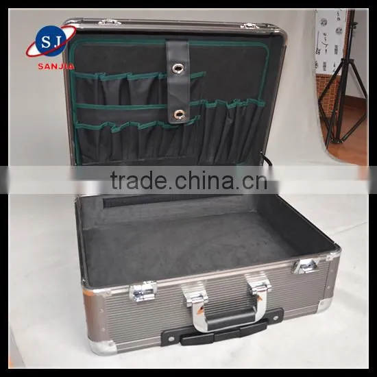 Aluminum Carrying Case with Wheels