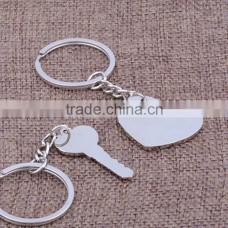 Wholesale metal keychain small gifts English couple keychain