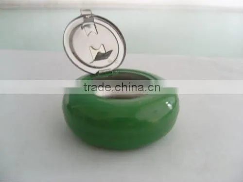 Smoking ashtray tin can with opening lid