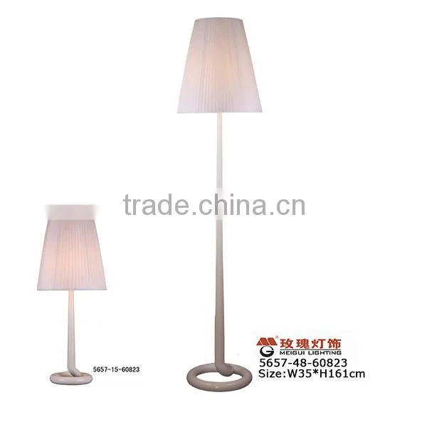 white contemporary lighting pillar