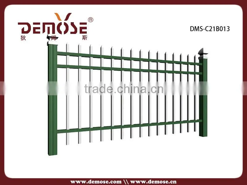 moderen backyard metal fence design