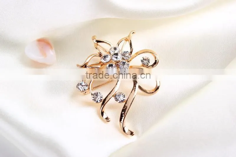 Fashion crystal butterfly brooch