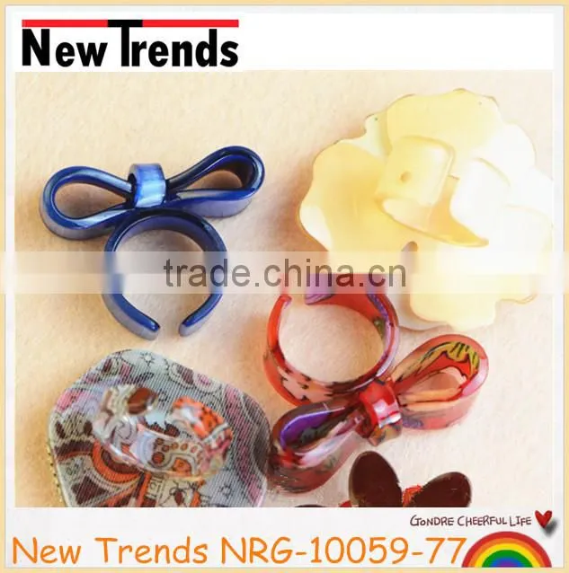 Latest model transparent resin blue ring with crystal
