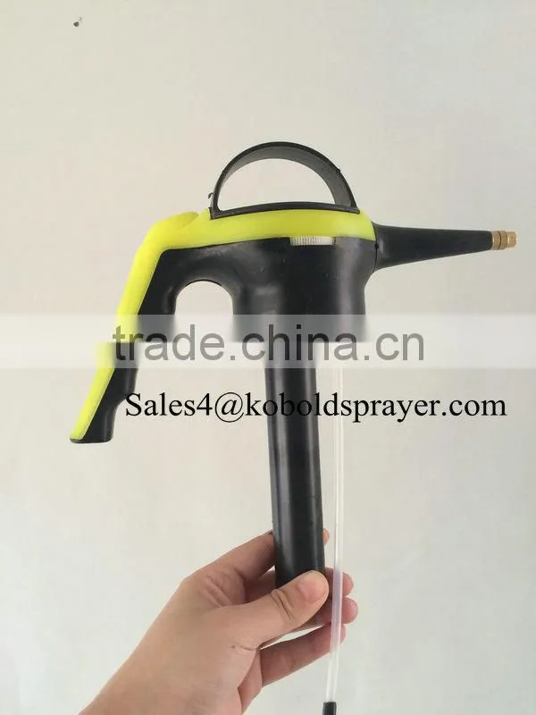 PE 2L pressure pump garden sprayer