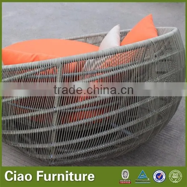 Outdoor wicker daybed / big round daybed