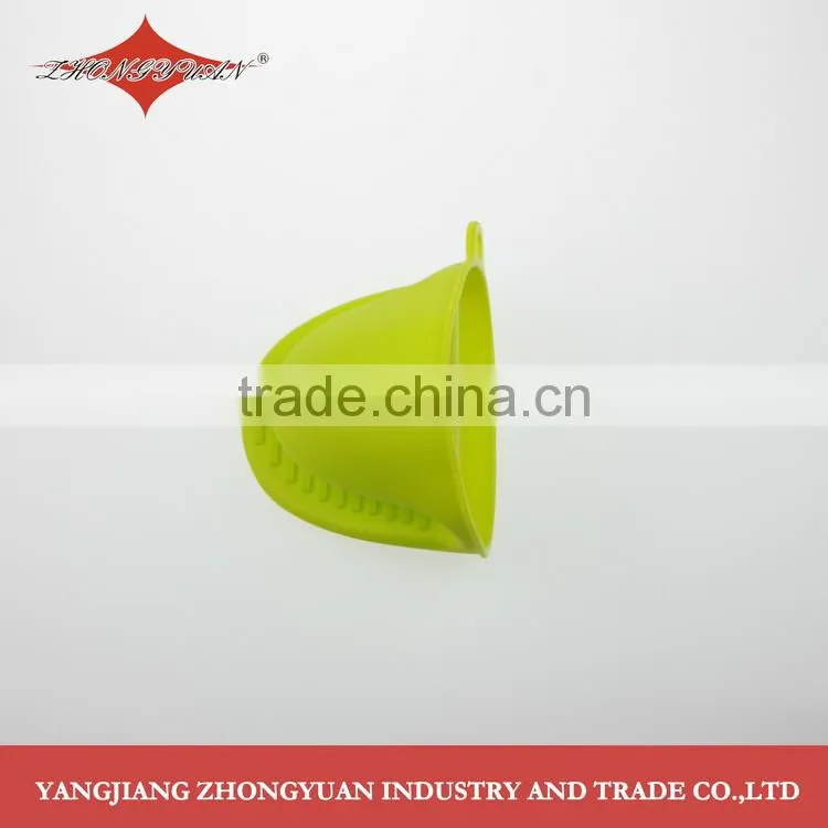 animal shape green kitchen silicone gloves