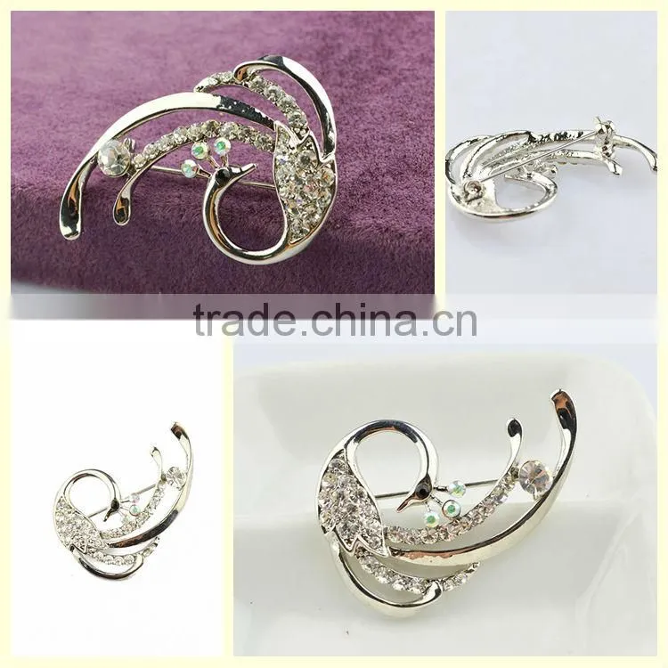 Factory cheap wholeslae fashionable dance peacock brooches