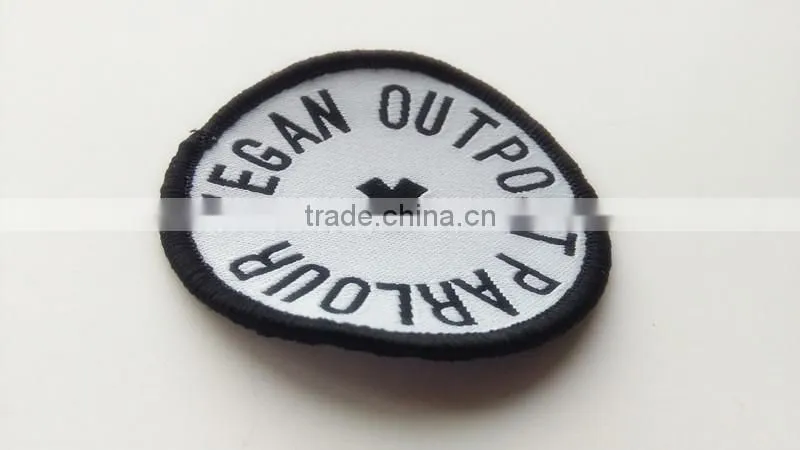 custom round shape fabric badges from china