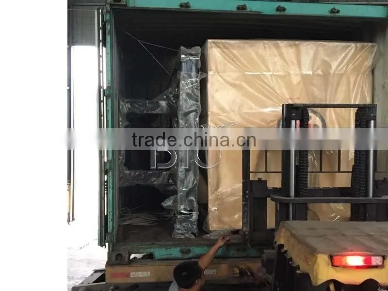 Single shaft hay mixer for animal feed