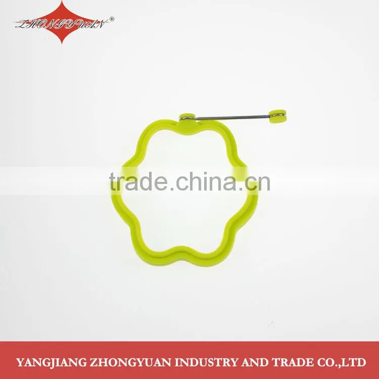 Silicone egg rings heart and flower shape with knock down handle
