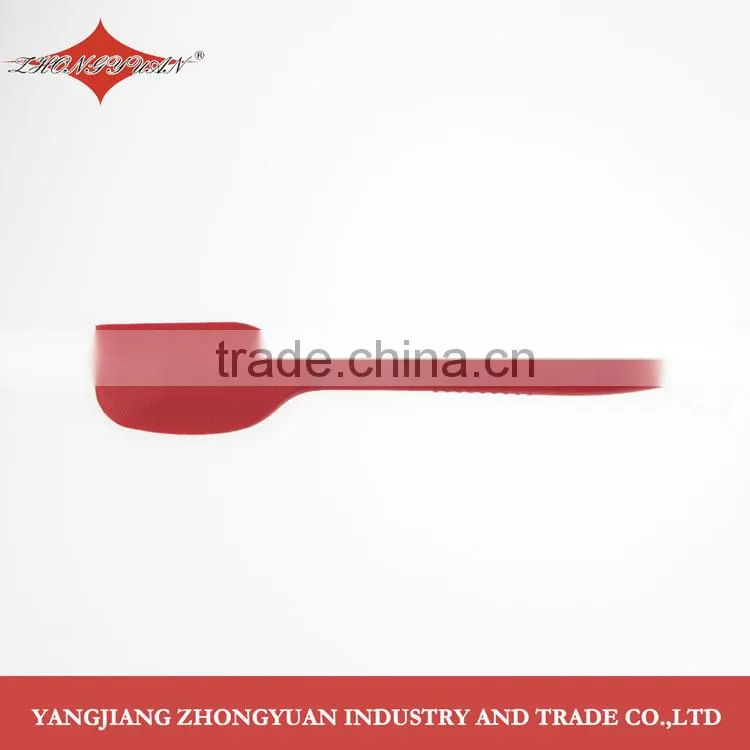 2014 New design midlle size silicone solid spoon with anti-slip soft handle