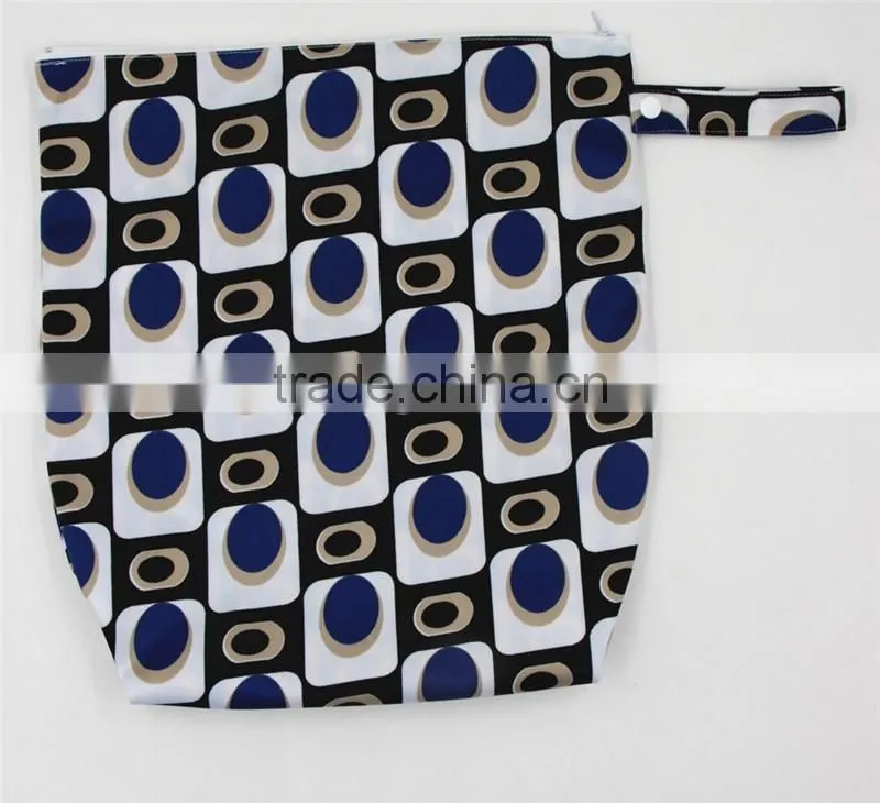 Free Sample Two pockets Printed Patterns Cloth Diaper Wetbag for baby Snap Handle Mummy Bag