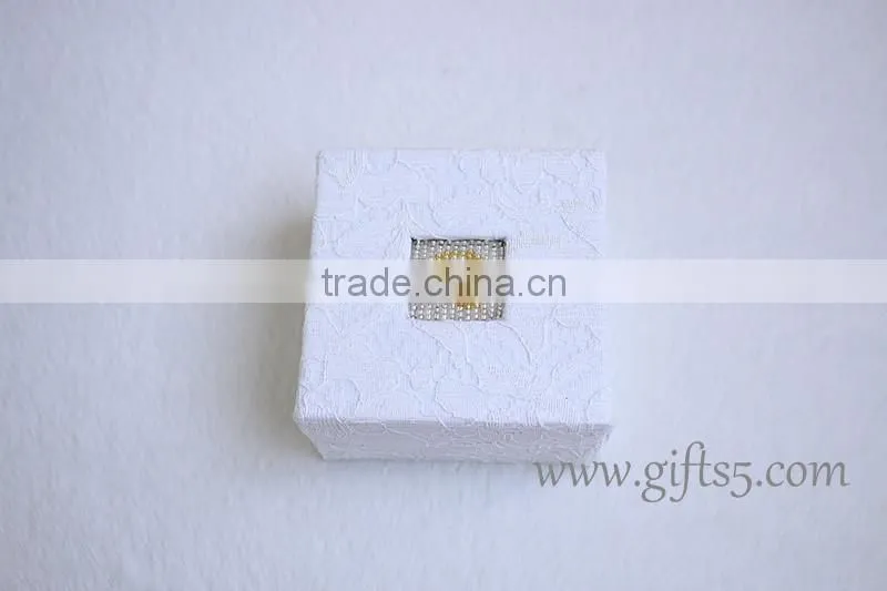 New arrival wholesale wedding ring box jewelry boxes with beaded name plate of Q