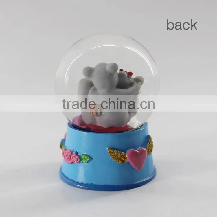 Resin Couple Snow Globe