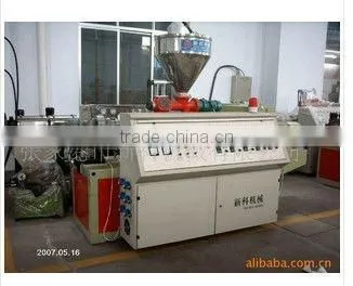 plastic extruding machine