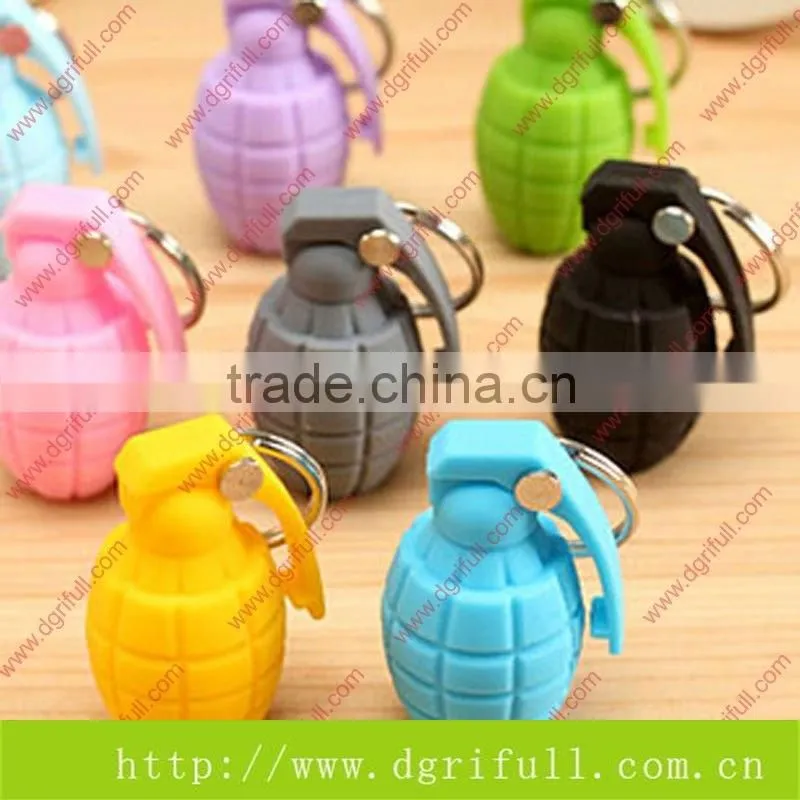 2015 hot new can customized silicone fashion doll keychain