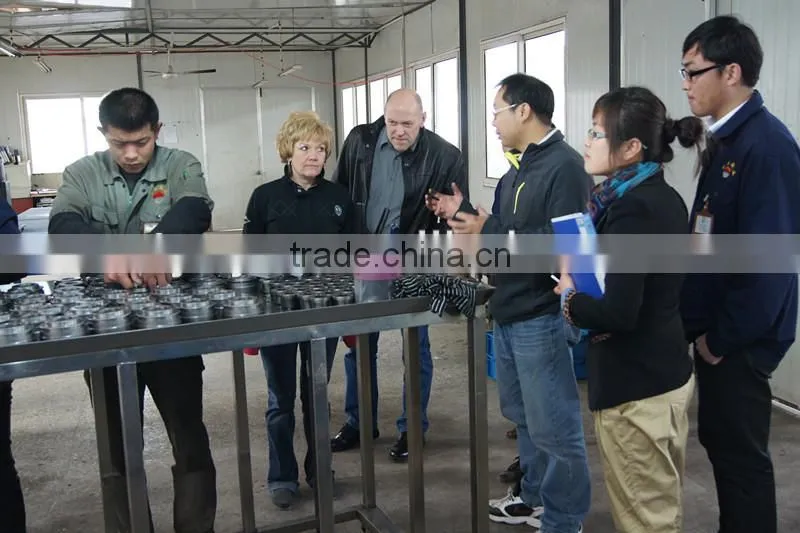 compact tie rod hydraulic cylinder for agricultural equipment
