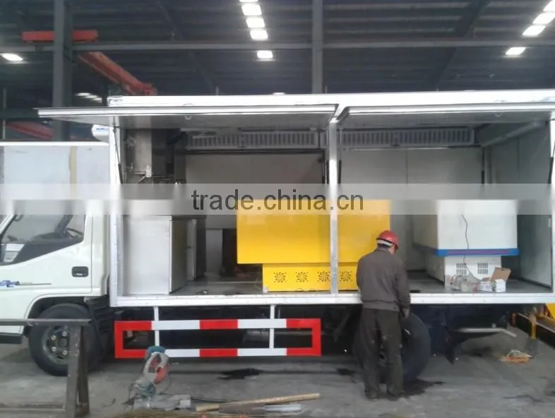 Dongfeng mobile food truck