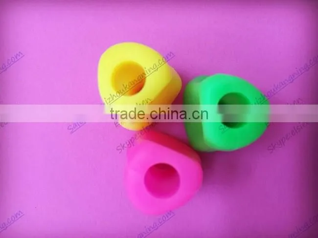Student used silicone pen grip,silicone pen claw,writing helper for children