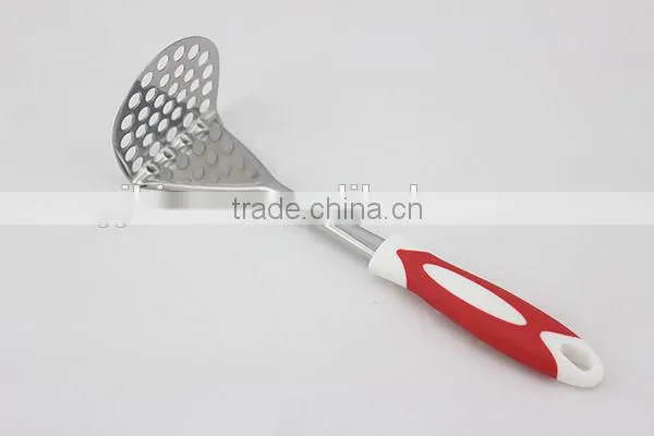 2016 hot sale kitchen utnesil stainless steel potato masher with plastic long handle
