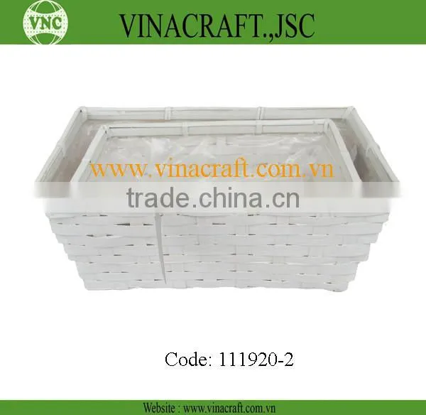 Wicker garden planter with plastic liner