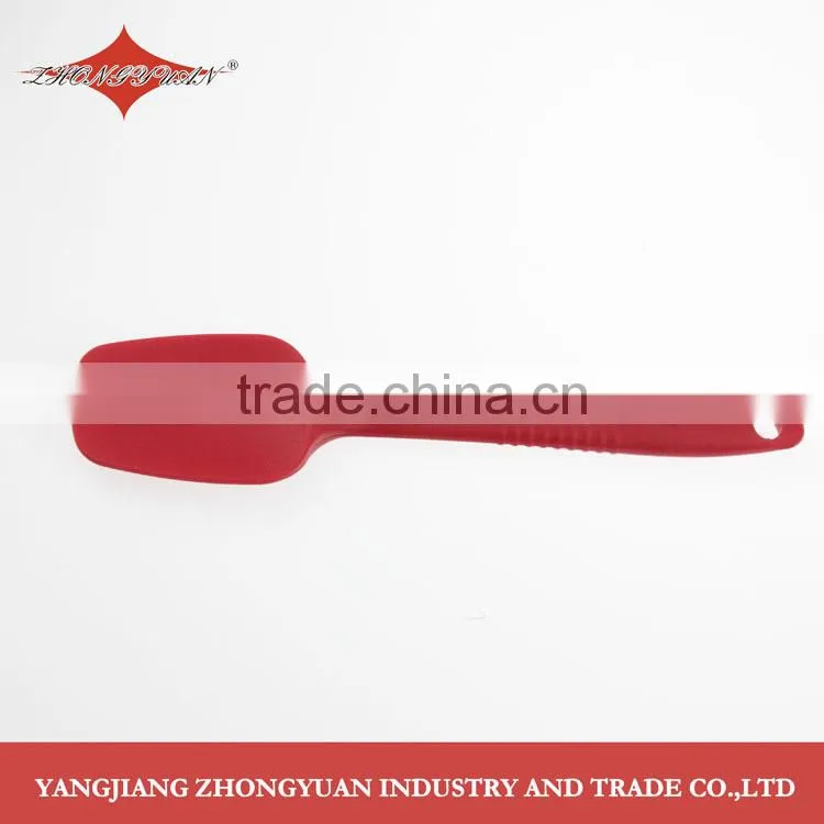 2014 New design midlle size silicone solid spoon with anti-slip soft handle