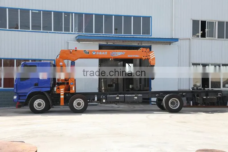 hand operated lifting equipment on truck, Model No.:SQ12S4, 12ton truck crane with telescopic booms.
