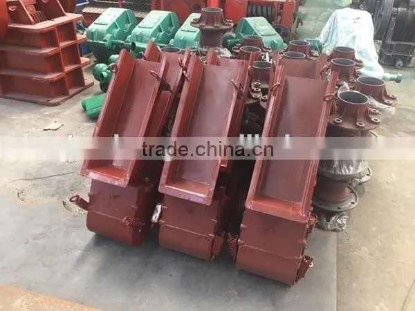 Small electromagnetic vibrating feeder for bagging system
