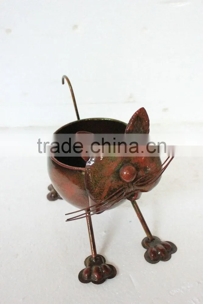 Flower pot with animal decor