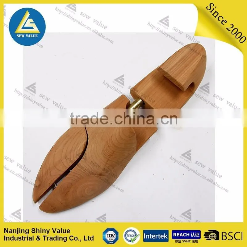 Custom logo acceptable wooden material type aromatic red cedar wood double tube adjustable shoe tree