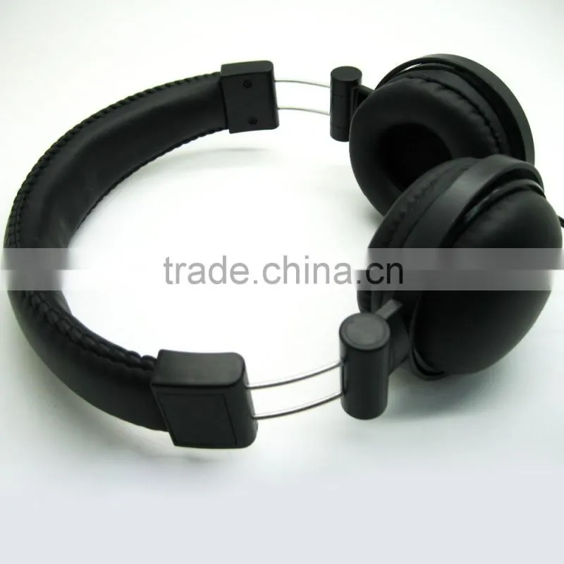 Noise Cancelling In Ear Headphone With Microphone