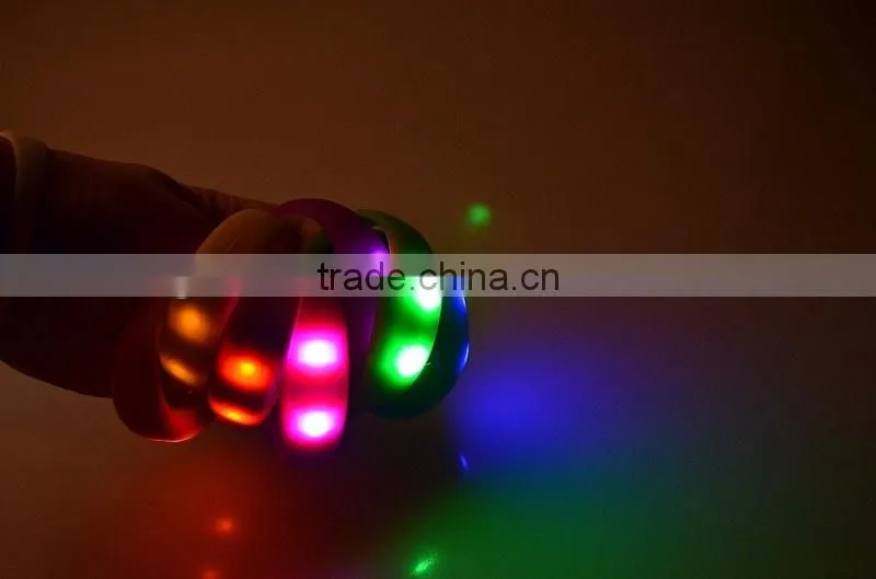 2016 personalized motion activated light up custom led bracelet
