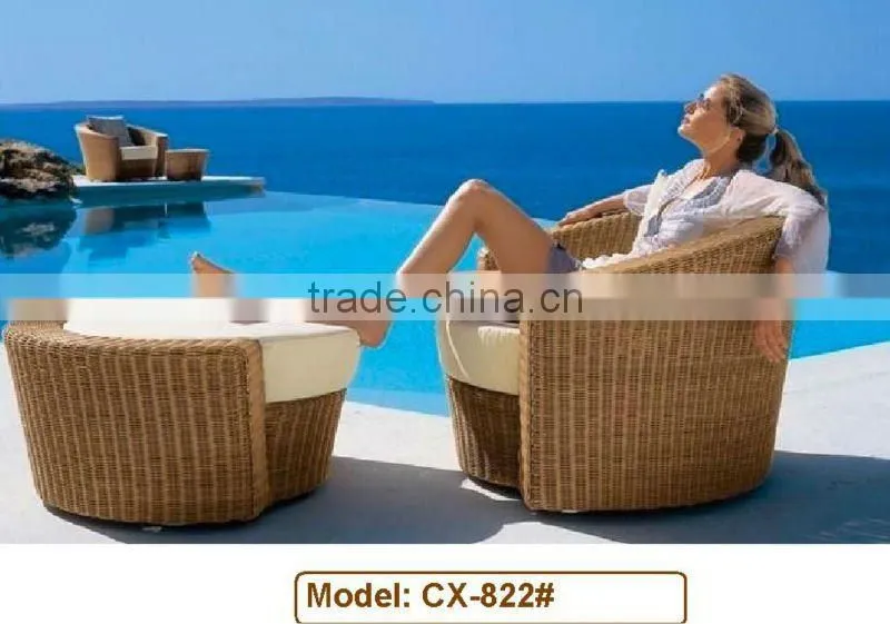 wicker sunlounge
