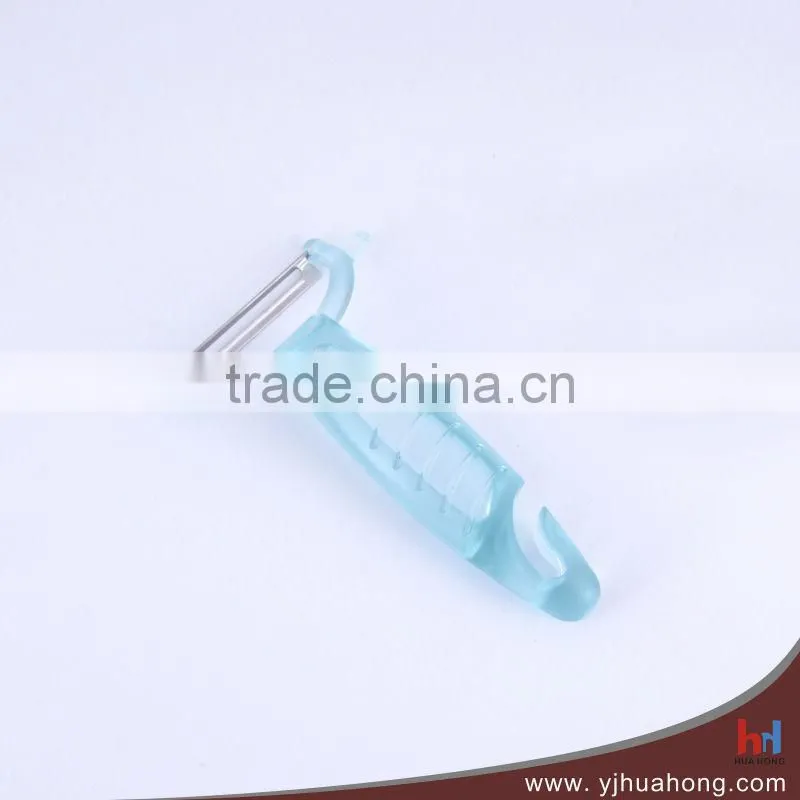Wide blade manual vegetable peeler with transparent plastic handle