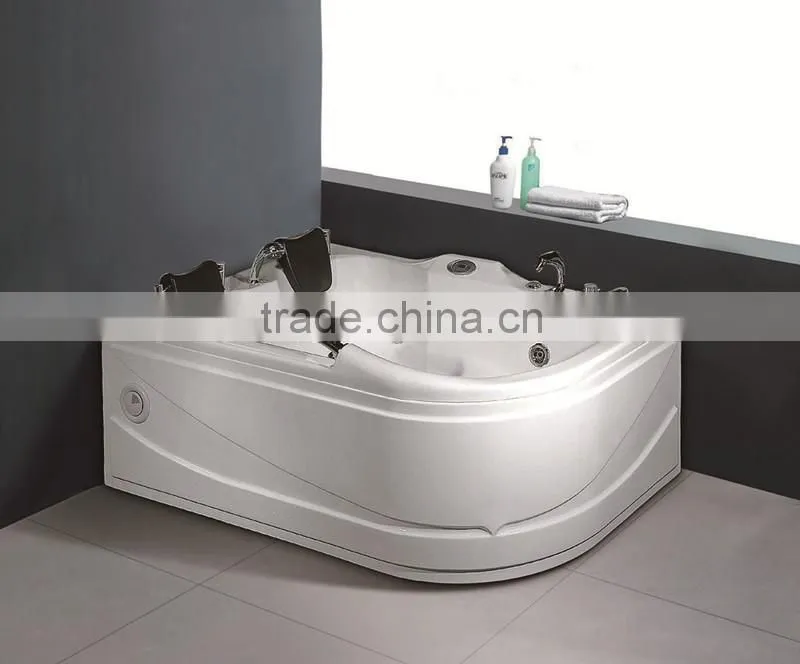 Hot sale large sizes acrylic massage bathtub with good shape