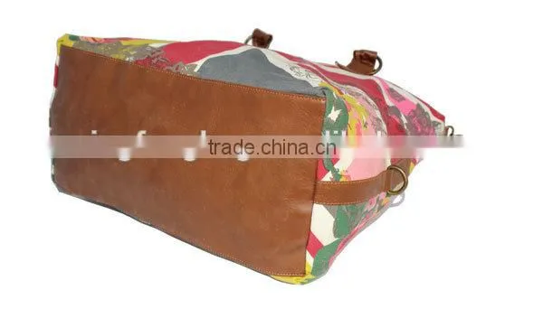 China Canvas Material Flowers and Cross Pattern Womens Leather Shoulder Bag Manufacturer