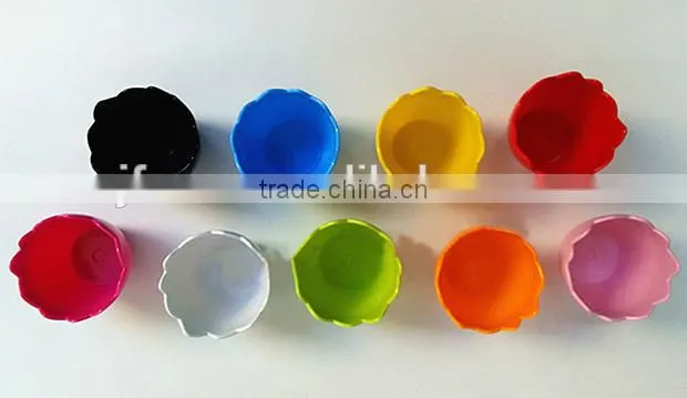 Attractive colorized eggshell shape plastic flower pot