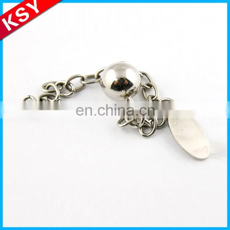 Hot sell costom engraved metal keychains with bag