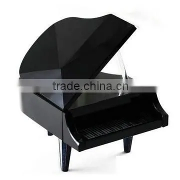 Clear crystal piano models for baby shower