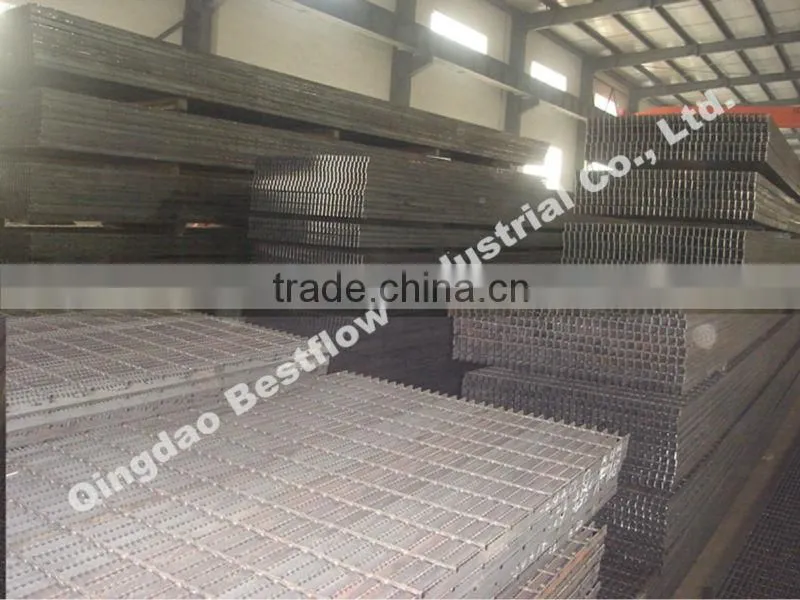 Galvanized steel grating
