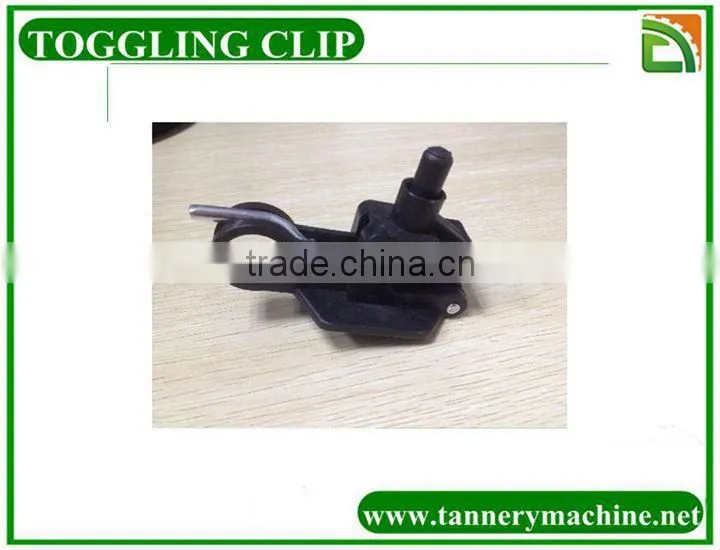common plastic toggling machine clips